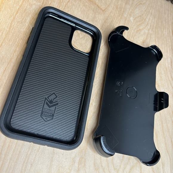 New OtterBox Defender iPhone 11 Pro Max Case with clip - Picture 3 of 4